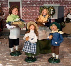 Byers' Choice - Cries Of London Man With Meat Pies Caroler -Holiday Supplies Byers Chocie Cries of London Family 2022 4321I 4322I 4323I 4324I 20568.1648484548