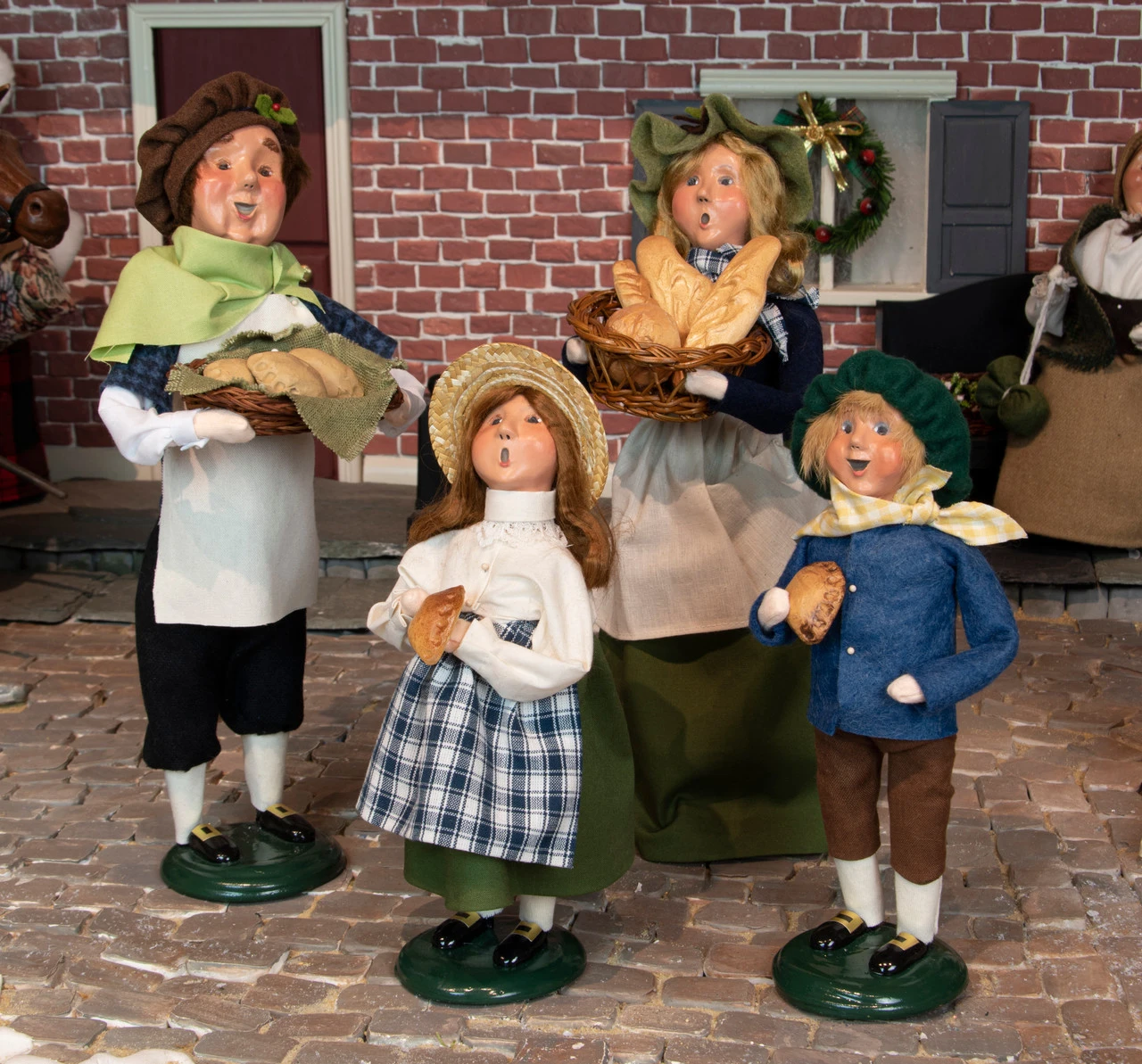 Byers' Choice - Cries Of London Woman Selling Bread Caroler 7 Byers' Choice - Cries Of London Woman Selling Bread Caroler - Image 5