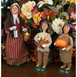 Byers' Choice - Native American Girl Caroler -Holiday Supplies Byers Choice Native American Caroler 18644.1685367454