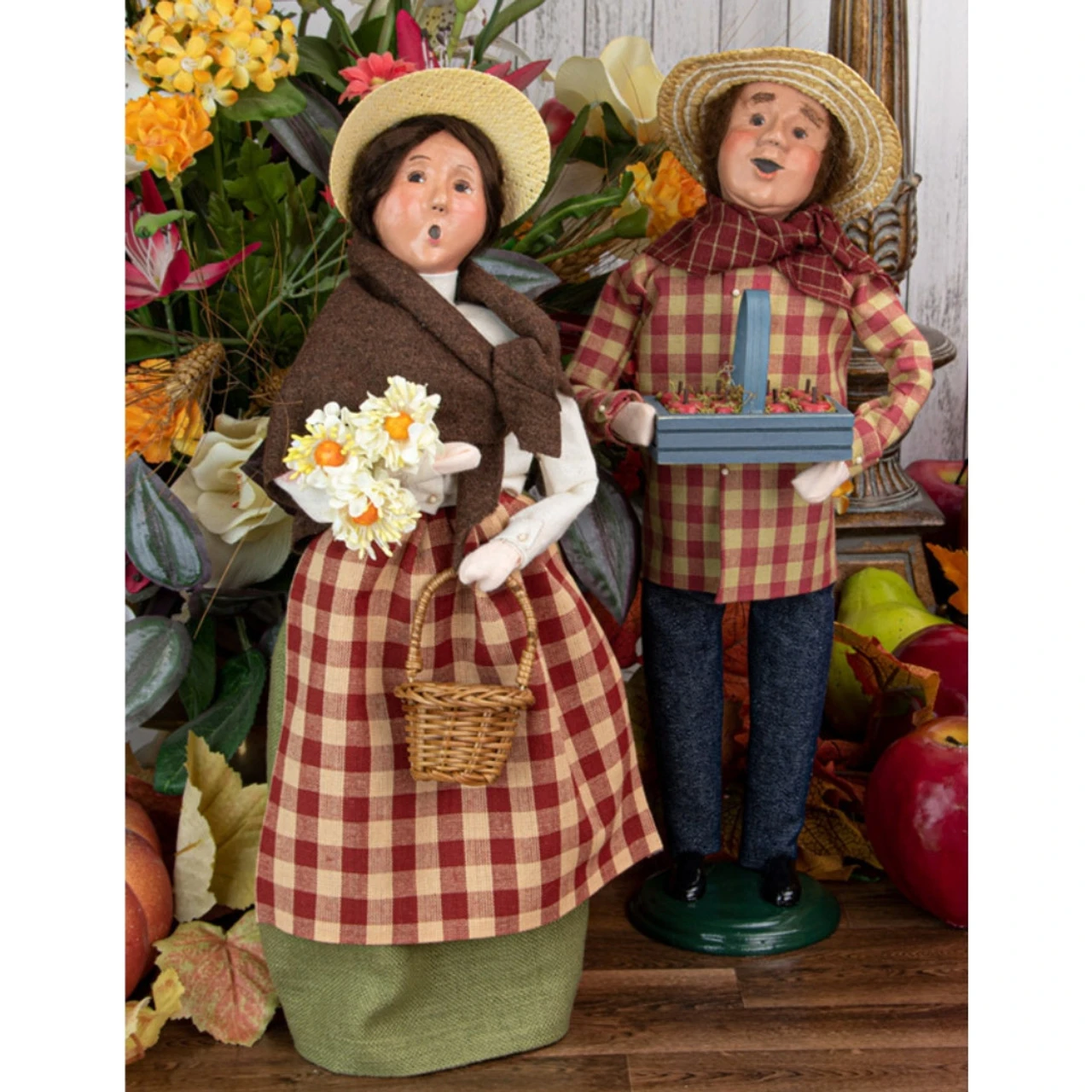 Byers' Choice Harvest Woman Caroler 7 Byers' Choice Harvest Woman Caroler - Image 5